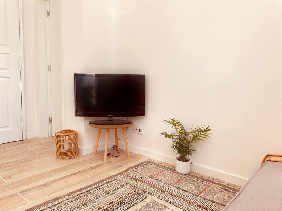 Cozy Apartment With Private Courtyard Barcarena Exteriör bild