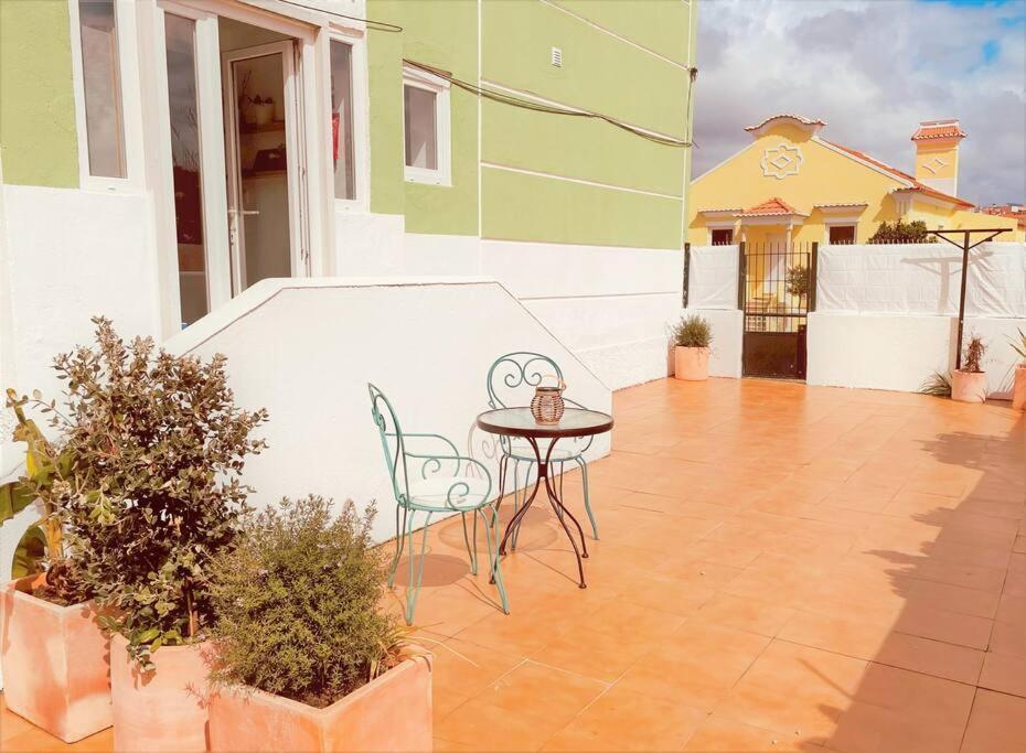Cozy Apartment With Private Courtyard Barcarena Exteriör bild