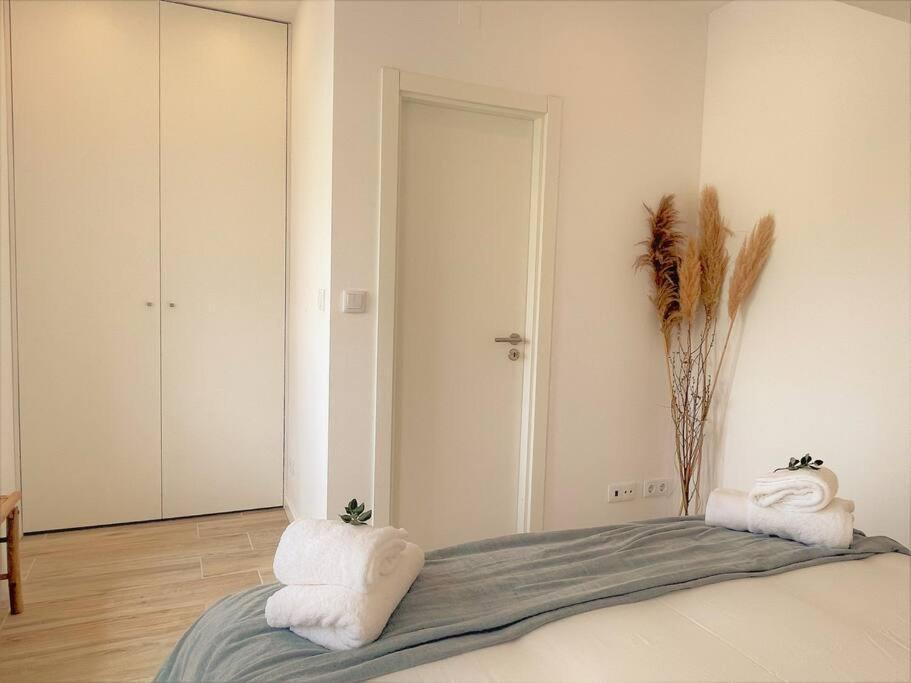 Cozy Apartment With Private Courtyard Barcarena Exteriör bild